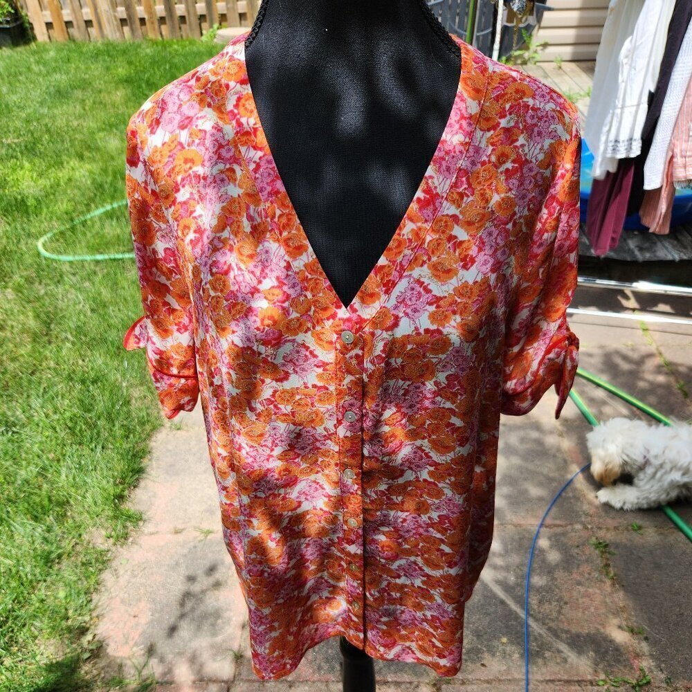 P289. Rose & Olive Beautiful Floral Short Sleeved Blouse | M